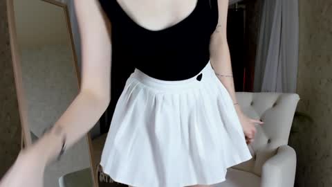 Snapshot of jenny_bunny_ chatting on December 2, 7:36 am jenny_bunny_ online show from December 2, 7:36 am