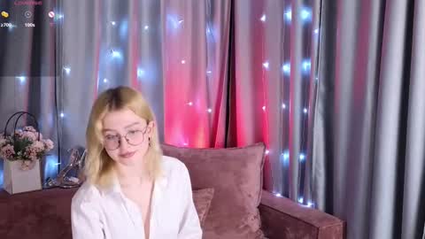 Snapshot of jenny_bunny_ chatting on February 9, 7:38 am jenny_bunny_ online show from February 9, 7:38 am