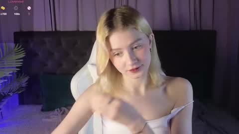Snapshot of jenny_bunny_ chatting on March 6, 4:52 am jenny_bunny_ online show from March 6, 4:52 am
