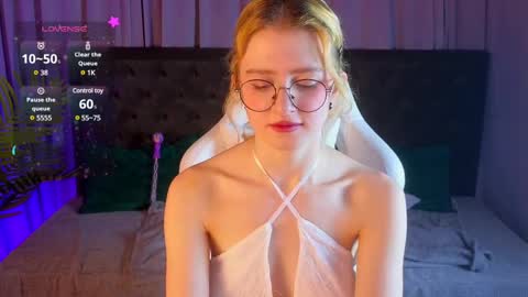 Snapshot of jenny_bunny_ chatting on March 7, 7:41 am jenny_bunny_ online show from March 7, 7:41 am
