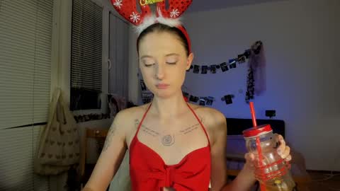 Jennifer Jenny Darling   online show from December 31, 10:34 pm