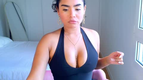 Jenny Roberts online show from June 5, 2:56 pm