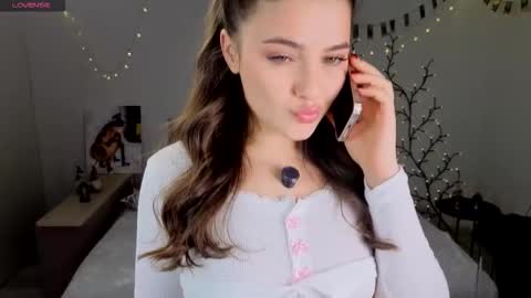 Snapshot of jenny_rossex chatting on February 10, 6:45 pm jenny_rossex online show from February 10, 6:45 pm