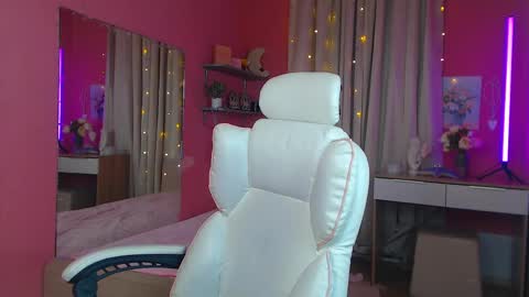 Snapshot of jenny_smitx chatting on February 19, 12:11 pm jenny_smitx online show from February 19, 12:11 pm