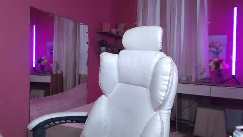 Snapshot of jenny_smitx chatting on February 24, 11:43 am jenny_smitx online show from February 24, 11:43 am