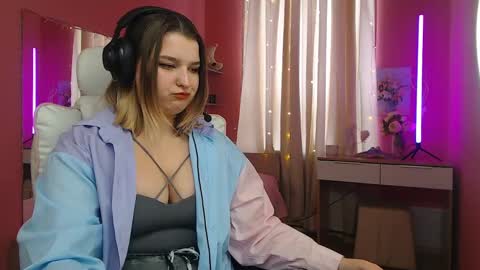 Snapshot of jenny_smitx chatting on March 6, 10:09 am jenny_smitx online show from March 6, 10:09 am