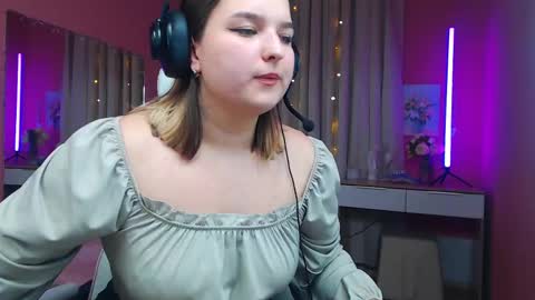 Snapshot of jenny_smitx chatting on March 7, 2:12 pm jenny_smitx online show from March 7, 2:12 pm
