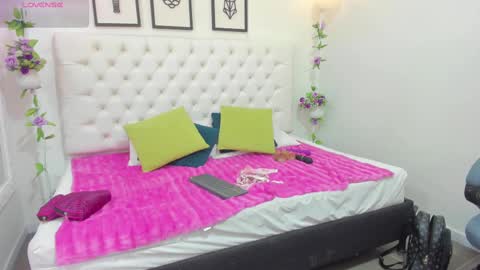 Snapshot of jenny_stark chatting on October 5, 7:01 pm jenny_stark online show from October 5, 7:01 pm