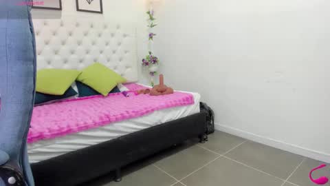 Snapshot of jenny_stark chatting on October 11, 7:01 pm jenny_stark online show from October 11, 7:01 pm