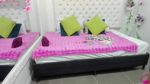 Snapshot of jenny_stark chatting on October 18, 7:25 pm jenny_stark online show from October 18, 7:25 pm