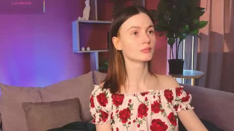 jennyfer_me online show from May 17, 12:45 pm