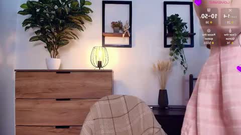 Snapshot of jennysmoneferro chatting on February 1, 9:08 am Jennys - you can call me Jenny or Jenn online show from February 1, 9:08 am