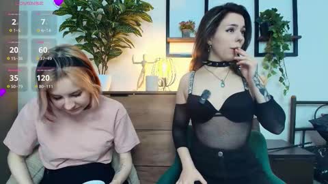 Snapshot of jennysmoneferro chatting on February 10, 10:08 am Jennys - you can call me Jenny or Jenn online show from February 10, 10:08 am