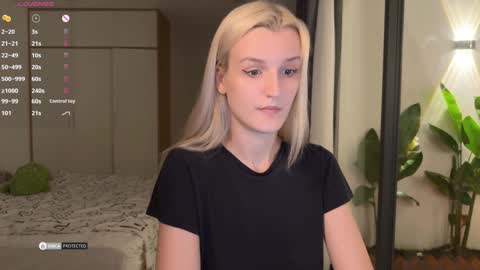 Snapshot of jennytime chatting on December 12, 1:06 pm Jen  online show from December 12, 1:06 pm