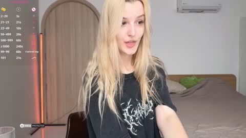 Snapshot of jennytime chatting on January 18, 8:20 am Jen  online show from January 18, 8:20 am