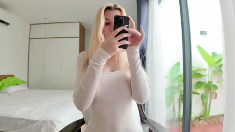 Snapshot of jennytime chatting on February 28, 6:32 am Jen  online show from February 28, 6:32 am