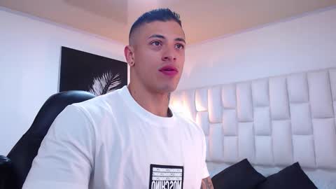 Snapshot of jeremy_lane chatting on February 22, 10:19 pm Jeremy lane online show from February 22, 10:19 pm