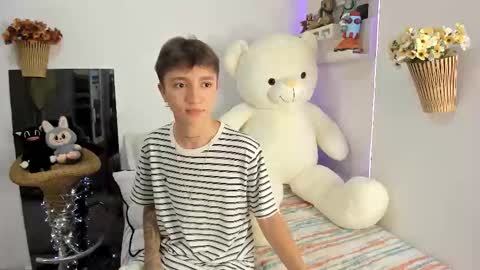 jero independent model online show from March 3, 9:31 pm