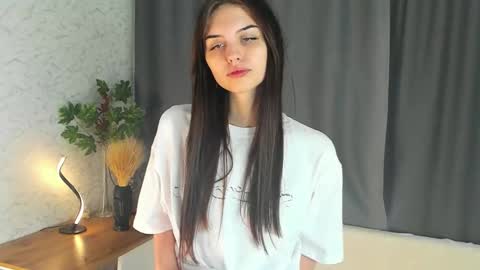 Snapshot of jerricaezelle chatting on October 6, 4:32 am Keira online show from October 6, 4:32 am