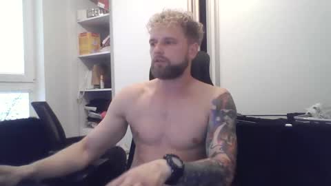 Snapshot of jerryalise chatting on November 15, 6:33 am jerryalise online show from November 15, 6:33 am