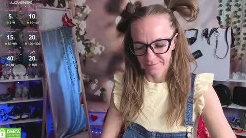 jesica_moon_peachyy online show from May 2, 3:22 am
