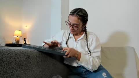 jessica herreraToday I will be your devil and you my victim online show from January 7, 11:14 pm