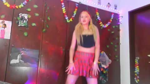 Snapshot of jess_sweett chatting on February 3, 5:27 am Jessica online show from February 3, 5:27 am