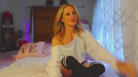 Snapshot of jessabelle_diamond chatting on February 17, 2:02 pm Jessabelle Diamond online show from February 17, 2:02 pm