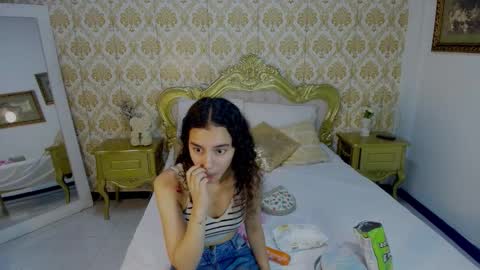 jessb_ online show from November 4, 7:13 pm