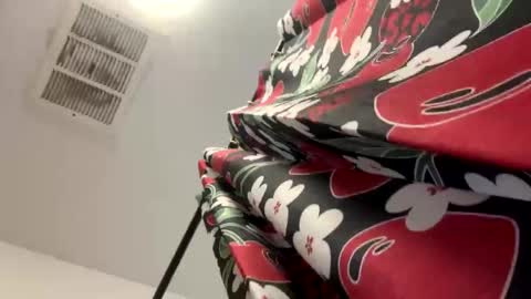 Snapshot of jesselopezcali chatting on June 7, 6:11 pm Hungjessy online show from June 7, 6:11 pm