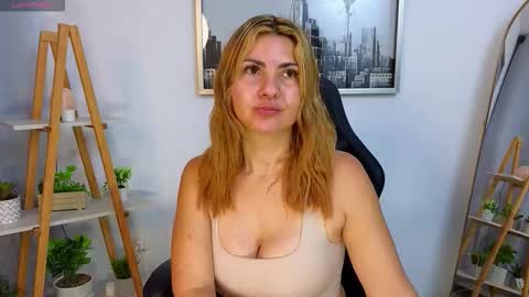 bella  adams online show from October 17, 12:25 am