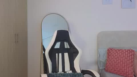 Snapshot of jessey_adams chatting on February 15, 12:36 pm bella adams online show from February 15, 12:36 pm