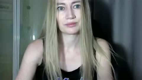 Snapshot of jessfox1 chatting on December 14, 12:33 am JessFox1 online show from December 14, 12:33 am