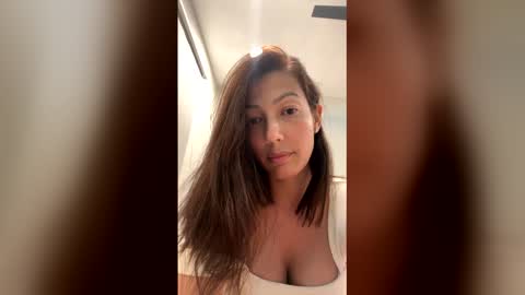 Jessica Gomez online show from May 10, 1:33 am