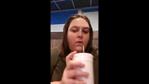 Snapshot of jessi_eats chatting on March 1, 11:40 pm jessi_eats online show from March 1, 11:40 pm