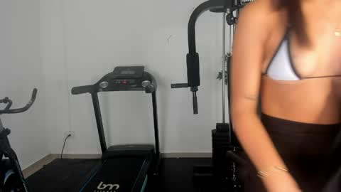 Snapshot of jessi_powel chatting on May 2, 1:38 pm Jess online show from May 2, 1:38 pm