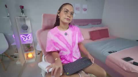 Snapshot of jessica_tom_ chatting on June 29, 5:13 pm Jessica online show from June 29, 5:13 pm