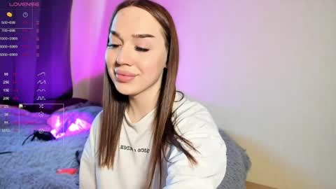 jessica_volker online show from May 9, 2:55 pm