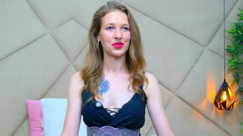 Snapshot of jessicagibson chatting on May 19, 8:48 pm Jessica online show from May 19, 8:48 pm