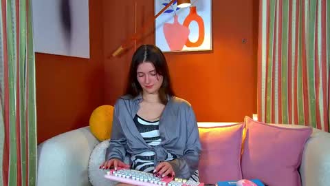 Snapshot of jessicajewells45 chatting on September 21, 7:43 am Jessica online show from September 21, 7:43 am