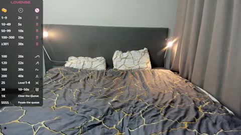 Snapshot of jessicamooon chatting on February 25, 1:15 am JessicaMooon online show from February 25, 1:15 am