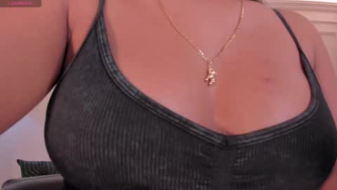 Snapshot of jessicawilliams1 chatting on October 7, 5:59 am JESS online show from October 7, 5:59 am