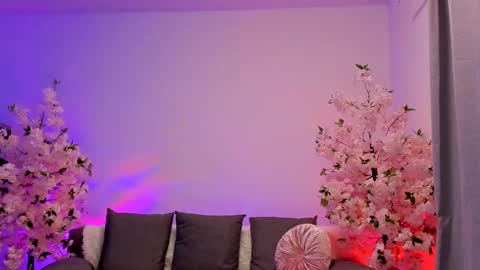 Snapshot of jessiccaburns chatting on January 1, 3:23 am Gloria online show from January 1, 3:23 am