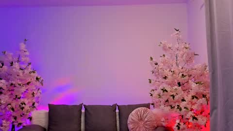 Snapshot of jessiccaburns chatting on January 12, 1:32 am Gloria online show from January 12, 1:32 am