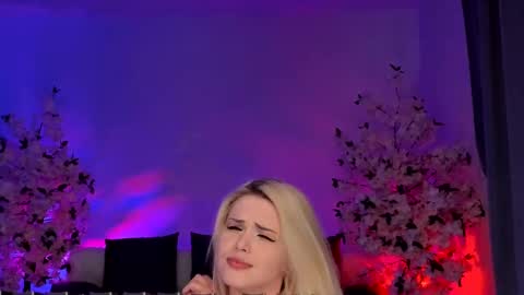 Snapshot of jessiccaburns chatting on January 22, 11:10 pm Gloria online show from January 22, 11:10 pm