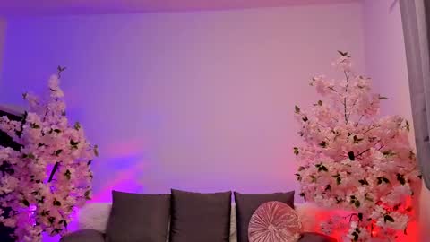 Snapshot of jessiccaburns chatting on February 12, 2:35 am Gloria online show from February 12, 2:35 am