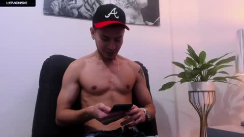 Snapshot of jessid_cutson chatting on December 9, 5:52 pm Jessid online show from December 9, 5:52 pm