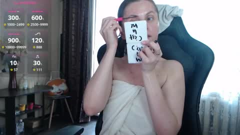 Snapshot of jessiemays chatting on June 8, 11:43 am Jess online show from June 8, 11:43 am