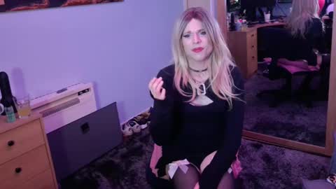 Snapshot of jessiessicaxx chatting on December 20, 4:04 pm Jessiessicaxx online show from December 20, 4:04 pm