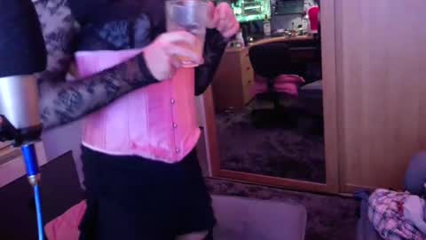 Snapshot of jessiessicaxx chatting on December 22, 4:28 am Jessiessicaxx online show from December 22, 4:28 am